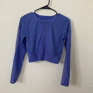 Lululemon cropped workout top size 8.